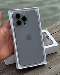 ايفون ١٥ برو ماكس • ٢٥٦ • بطارية ٨٧