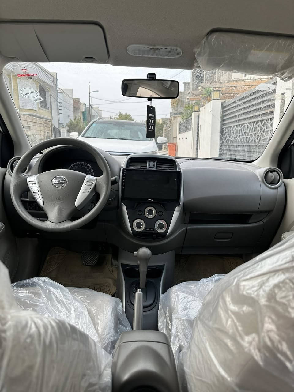 NISSAN صني 
موديل :2025
المواصفات: شاشه كبيره . تحكم استيرن جهتين . تبريد قطعتين . اشاير بالمري . اربع جام كهربائي 

ملاحظه: السياره بيها ثلاثه رصعات 
السعر  124 $
للاستفسار:***********
