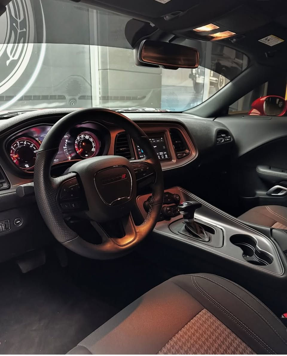 جالنجر 2023 sxt
محرك 3600 
ماشيه 5000 mil
دخولها جديد رقمها سليمانيه جديده بمعنى الكلمه حادثها دعاميه اماميه بدون ايرباك سياره حيل جديده مابيها دينار مصرف 
مكانها بغداد 
السعر 25800 $ بيها مجال بسيط 
مكانها بغداد 
***********
