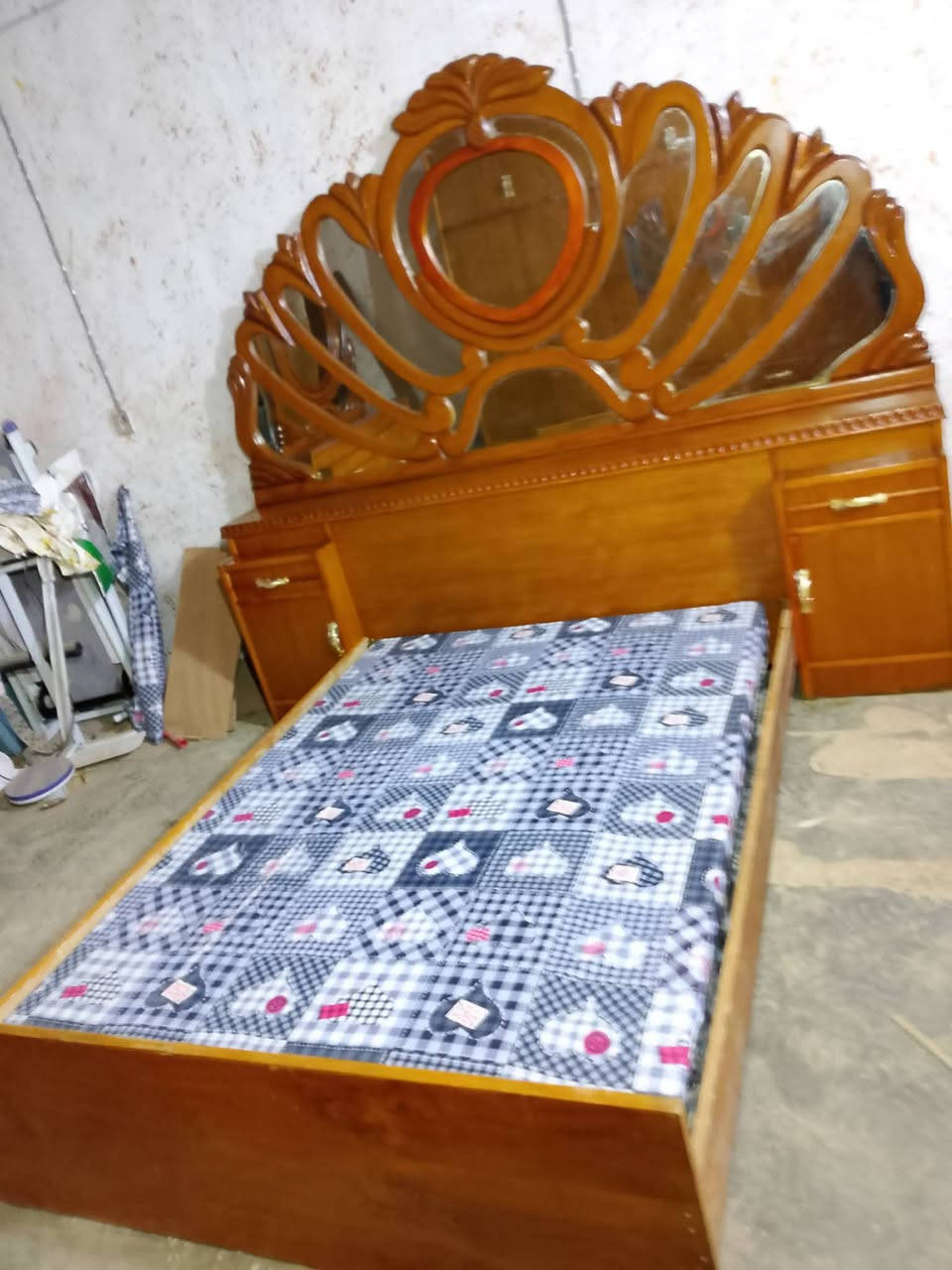 للبيع غرفه صاج 6 ابواب وملحق نضيفه مابيه اي ضرر
( السعر 575 ) العنوان ديالى هبهب 
 يوجد توصيل  (ديالى وبغداد) بكروه حسب المكان ***********
