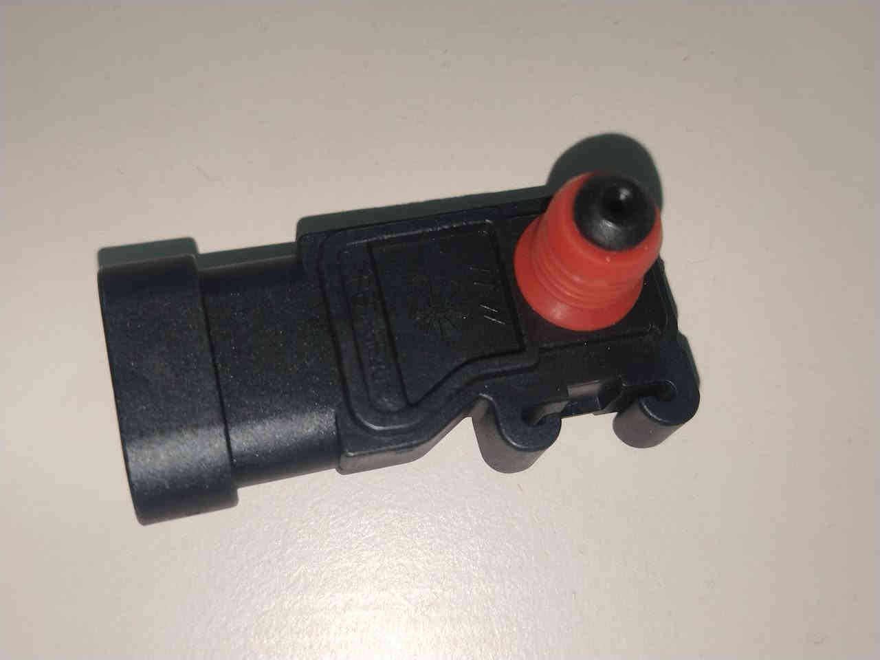 يتوفر.. حساس الماب
#للشفر اكونكس 2005 الى 2009
جديد كوري...
#ورشة انور سوزوكي كربلاء الحي الصناعي الابلوك الثاني
#يتوفر خدمة توصيل لكل المحافظات للحجز والاستفسار يرجى مراسلتنا على الخاص او واتساب
***********
***********
🚘👈 العطل للماب سنسر
،:-*:-*:-*:-*:-*:-*:-*:-*

1. ضعف عزم المحرك خصوصًا عند التجاوز او الاقلاع المفاجأ

2. تفتفة أو تردد بالمشي

3. صرفية بنزين عالية

4. تقطيع عند الوقوف أو الدعس المفاجئ

5. صعوبة تشغيل أحيانًا

6. إطفاء المحرك عند الوقوف (stall)

🚘👈🧠 رموز الأعطال (DTC) الخاصة بحساس الماب

الأكواد الشائعة  للشفر اكونكس 

P0105
خلل عام بدائرة حساس الماب

P0106
قراءة غير منطقية (الضغط لا يتناسب مع RPM)

P0107
فولت واطي جدًا (إشارة منخفضة)

P0108
فولت عالي جدًا (إشارة عالية)

P0068
اختلاف بين الماب والثروتل (أحيانًا يطلع ويا الماب)
