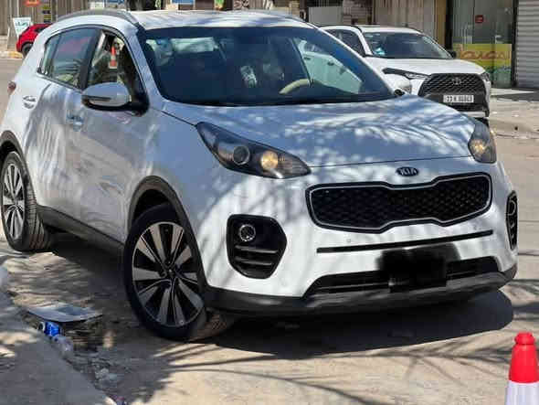 سبورتج خليجي 18
محرك 2000
ماشيه 123
بدون حادث ولا صبغ 
بكلايت لدات 
يدات نيكيل 
حساس امامي خلفي 
تحكم ستيرن جهتين
تبريد شاشه مناخين
تبريد قطعتين
مري شفط 
بابل مكان لسياره
 لتواصل ***********
