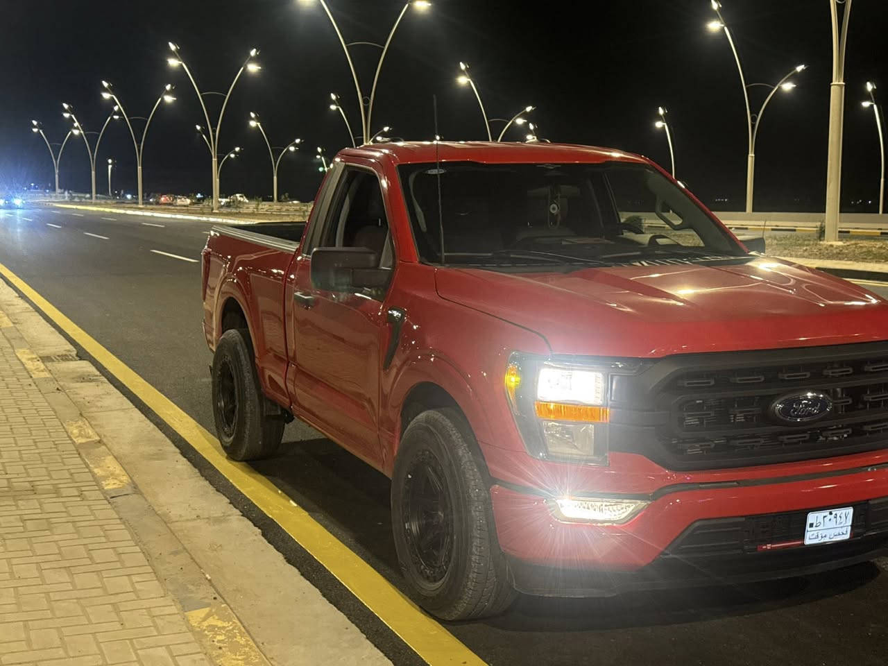 لمحبين التغيير والتخييم والبرية 
من النوادر بالعراق (وانيت )
فورد F150 موديل 2023
محرك 2.7 تيربو V6 (المرغوب)

سيارة مميزة جداً تجمع بين القوة والراحة والاعتمادية، مناسبة للاستخدام اليومي والسفر والطرق الخارجية، مع قيادة ممتعة وشكل جذاب يجمع بين الطابع الكلاسيكي والعصري.

✅ ممشى 54 ألف كيلومتر فقط (وليس ميل)
✅ محرك 2.7 تيربو اقتصادي وقوي
✅ استخدام نظيف

حالة السيارة:

* حادث خفيف جداً (شبر بالبنيـد وشبر بباب السائق).
* دواخل السيارة والشاصي فيها تصليح بدون كص.
* السيارة تعمل بصورة ممتازة ولا توجد ملاحظات على الاستخدام.
* قابلة للترقيم في جميع المحافظات عدا الإقليم.
* تكلفة الترقيم بحدود 2 مليون دينار فقط.

سيارة مناسبة لمن يبحث عن شي عملي ومريح واقتصادي بالمصرف مع قوة وأداء معروف عن الـ F150.

للبيع أو المراوس بسيارة مناسبة، والسيارة جاهزة للفحص والمعاينة


**إذا كنت صاحب هذا الإعلان وتريد حذفه لأي سبب، رجاءا أرسل رسالة إلى الدعم الفني**