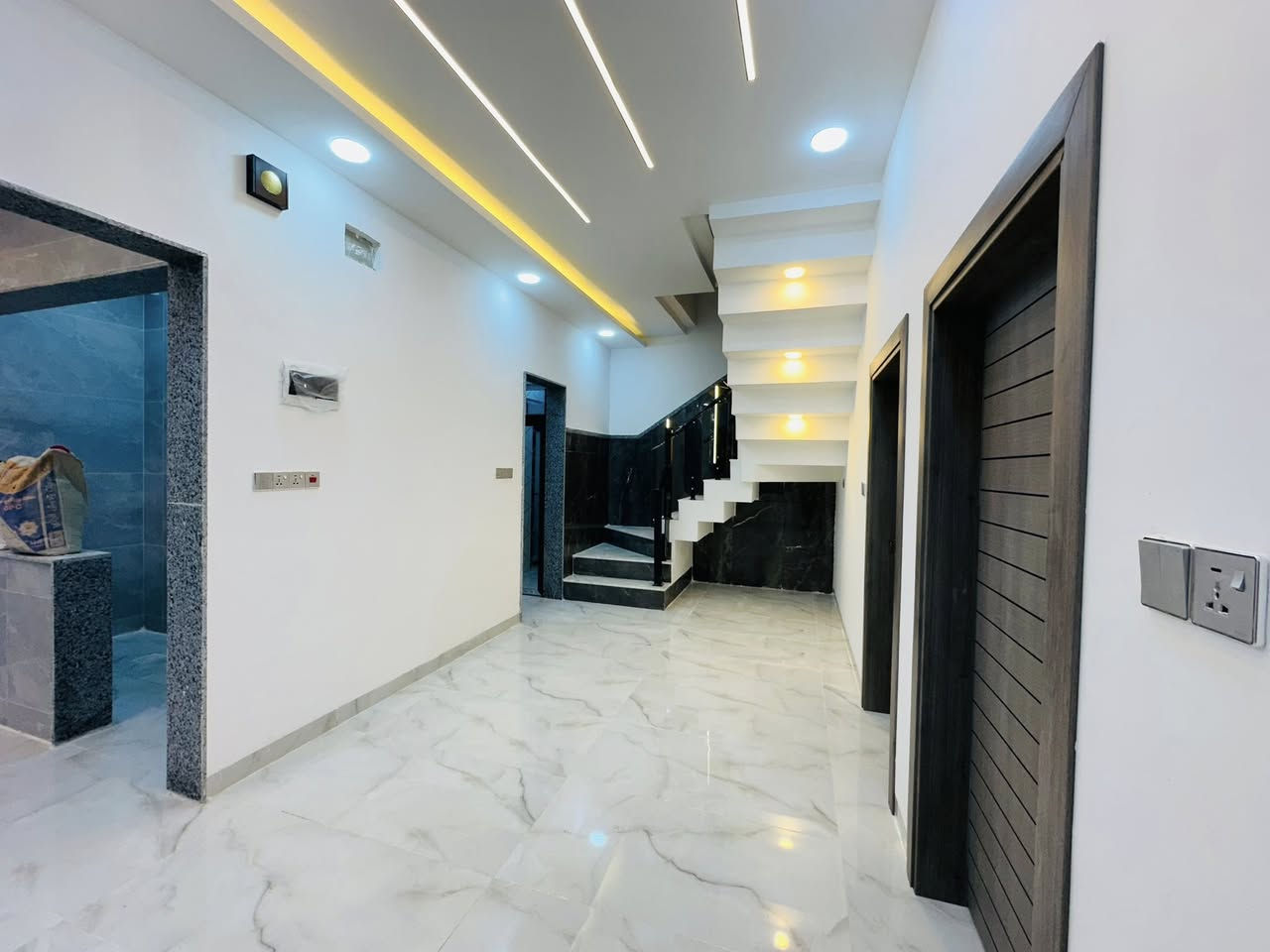 #عروض_مكتب_دعاء_الخير_للعقارات 🏡
للبيع بيتين

بحي الصديق 

خلف جامع المهيمن

مساحة كل بيت 100 متر واجهة 10 متر 

كل بيت اربع غرف نوم 

هول وستقبال 

صحيات بطابقين وبيتونه

سند ملك صرف شرط التحويل 

للاستفسار اكثر يمكنكم مراجعة المكتب الكائن في حي الصديق سايدين البحرين قرب مدرسة النبلاء الاهلية او الاتصال 

***********

***********

***********

كما يمكنكم مراجعة مكتب دعاء الخير لتجارة العقارات والمقاولات  

نستقبل كافة العروضات بمختلف المساحات السكني والتجاري

للاستفسار  مراجعة المكتب حي الصديق بداية سائدين البحرين 

 

قرب مدرسة النبلاء الاهلية او 

الاتصال 📞

***********

***********

***********
