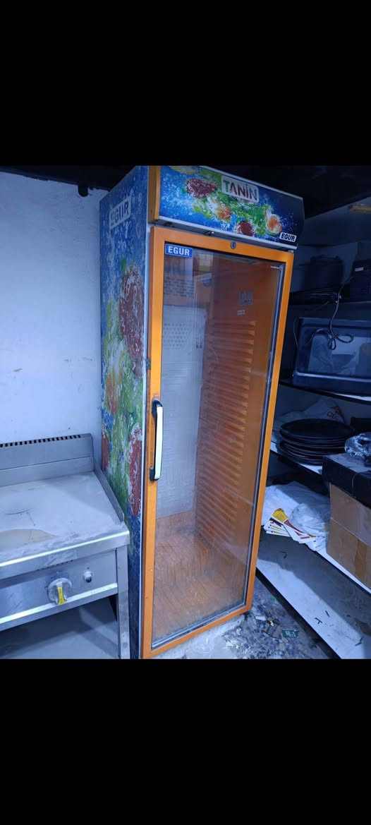 السلام عليكم عندي غراض مطعم للبيع
جهاز كاشير لمس اخو الجديد مع طابعات عدد 2 مع جرار نقود
براد ايكور تركي
ميز سل ستيل مال طحين كنتاكي
بوجة دكت كبيرة 
حوض قناني هيتر 
حافضات صمون 
عنواني الحرية رقمي *********** واتساب
