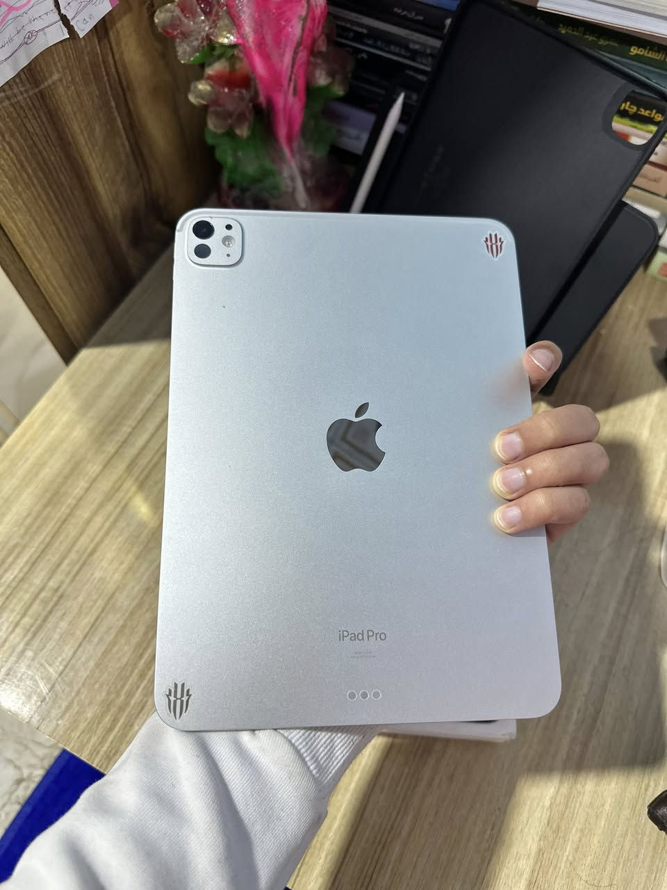 المواصفات معروفه ميحتاج اذكرها
بطارية 100‎%‎ مشحون 40 مره مستخدم 2 شهر خدش مابي 
باقي بضمان 10 اشهر 
السعر مليون و 100 مع حافظة نادره وقلم انكر 
بدون الحافظه والقلم مليون و 50 وبي مجال 
*********** 
مكاني بصرة
