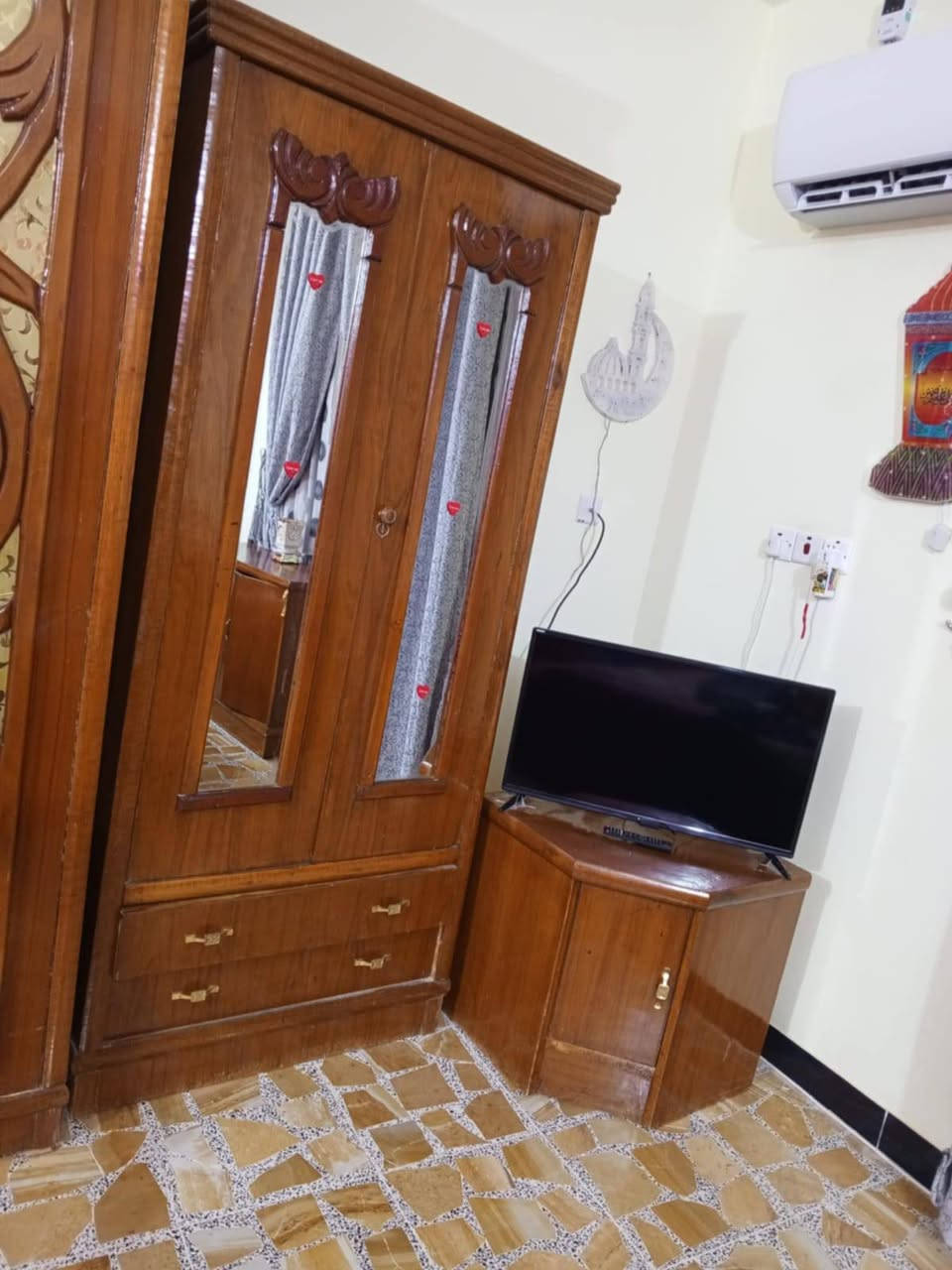 للبيع غرفه نوم صاج حطاطه 
السعر ٥٥٠ بيه مجال 
للاستفسار على 
***********
