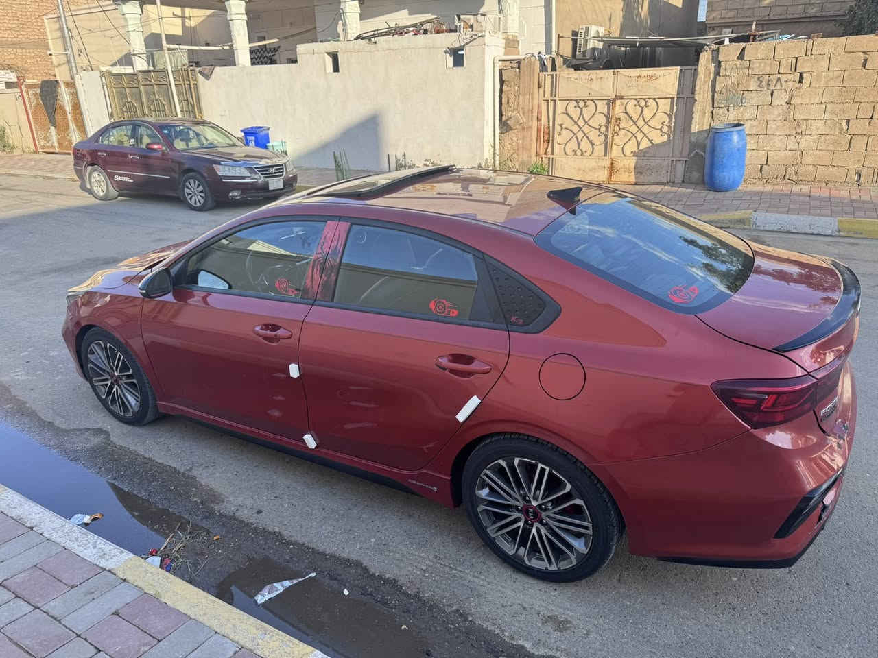 السلام عليكم شباب كيا فورتي موديل 21
موصفات فول جيتي لاين فتحه بصمه شاشه تحكمات سترين
لون مشمشي  ماشيه 50 
 سعر165 وبيه مجال بصيط  مكان بغداد الرقم ***********
