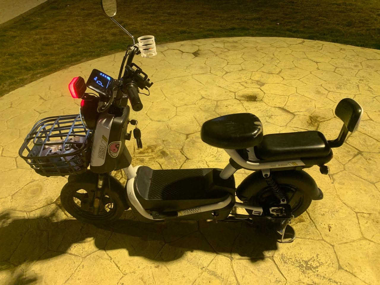 سلام عليكم دراجه ريان حجم ١٤ لون ابيض نظافه ٨٠ ٪؜ اربع بطاريات والدراجه موديل ٢٤ فقط بيه عطل اشاير واكفه العنوان دوره ابو دشير للأستفسار فقط ماسنجر


**إذا كنت صاحب هذا الإعلان وتريد حذفه لأي سبب، رجاءا أرسل رسالة إلى الدعم الفني**