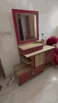 للبيع غرف نوم مستعمل قليل وحده نفر بناتيه ٦قطع والثانيه ٩قطع ***********
