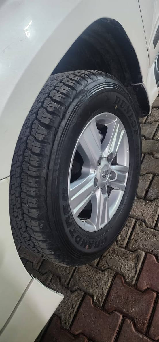 لاندكروز بغداد٢٠١٣كفاله من الصبغ وجود باب مفتوح وبارد بسيط سعر ٣٨٫٥٠٠ ثمانيه وثلاثون الف دولار وخمسة مائه بابل جبله حي الوحده  مبايل***********و***********
