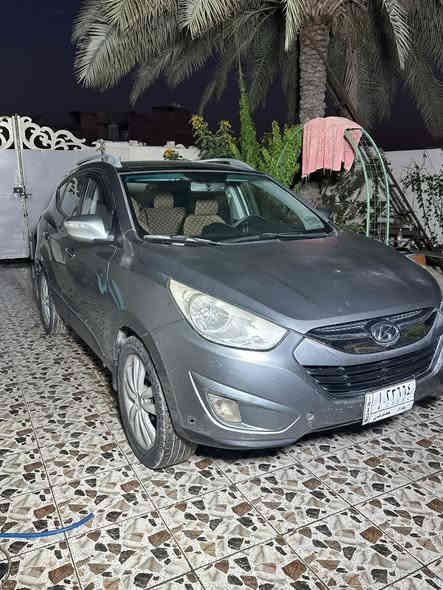 السلام عليكم 
توسان 2010. خليجيه. 2400. 
بدون حادث وصبغ.  
فول مواصفات.  بنرامه.  بصمه. كشتات جلد وكهرباء. 
شاشه. كأمره خلفيه   
السعر 120. 
مكان بغداد تراث
***********
