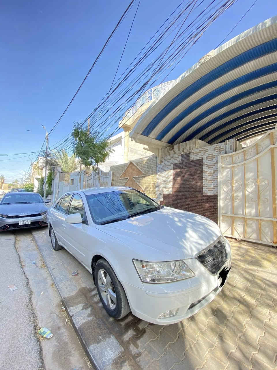يالله 
هيونداي سوناتا 2009 خليجي رقم اربيل الماني تريد تحويل او وكاله بليعجبك سيارة جاهزة للاخير 
محرك 2400 دوش 
ويل كروم 
داخل بيجي 
داخل صاج 
شاشه ايباد 
كامرة خلفيه 

السيارة بيها مكانات صبغ ابيعلك عام كفاله عامه من كصة وكلبة وتجية ضربتها بلجاملغ الخلفي فقط 

السيارة مكينه وكير خير من الله تبريد ثلج ❄️ تخم تايرات جديد باتري جديد حداديه سيارة كلش جديدة 

السعر (( 90 )) وبيها مجال للشراي 

مكاني // النجف // للاتصال // ***********
