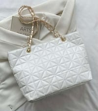 جنطة • ١٨ • توصيل