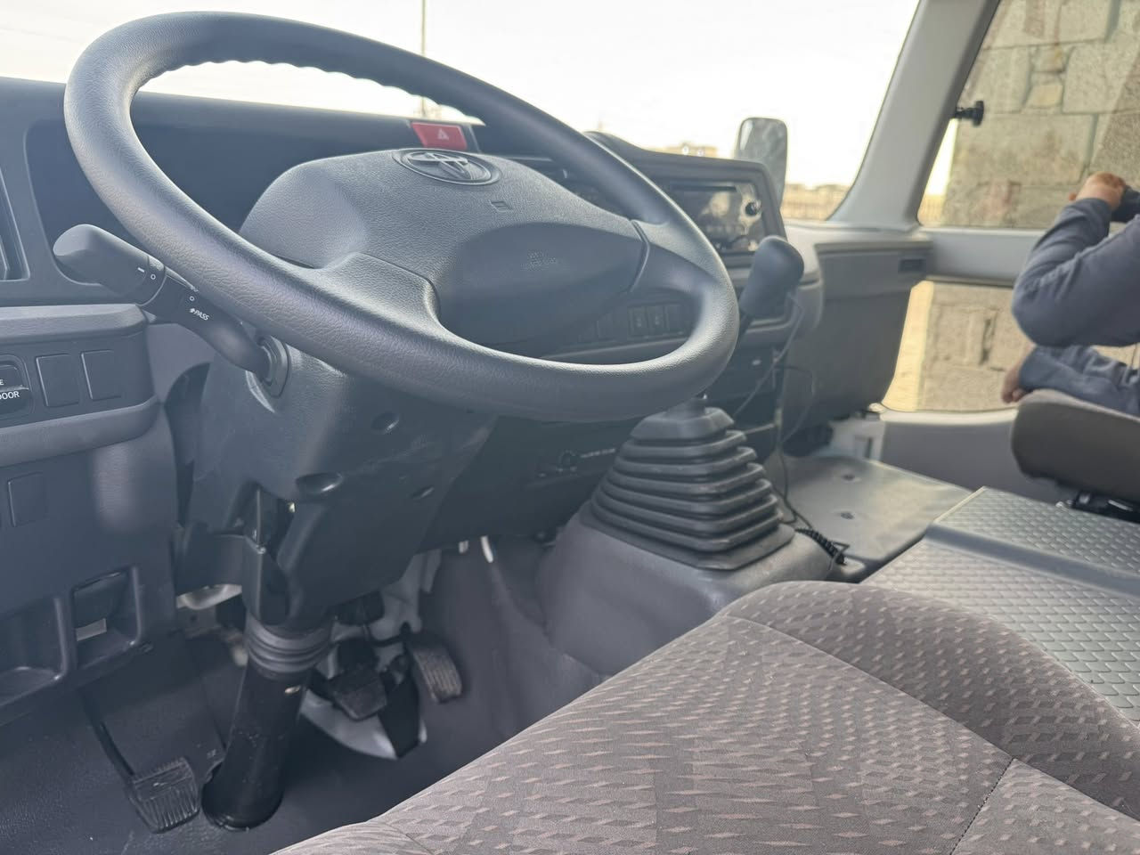 كوستر 25 زيرو ام الظمان فول مواصفات مكان بغداد موبايل ***********
