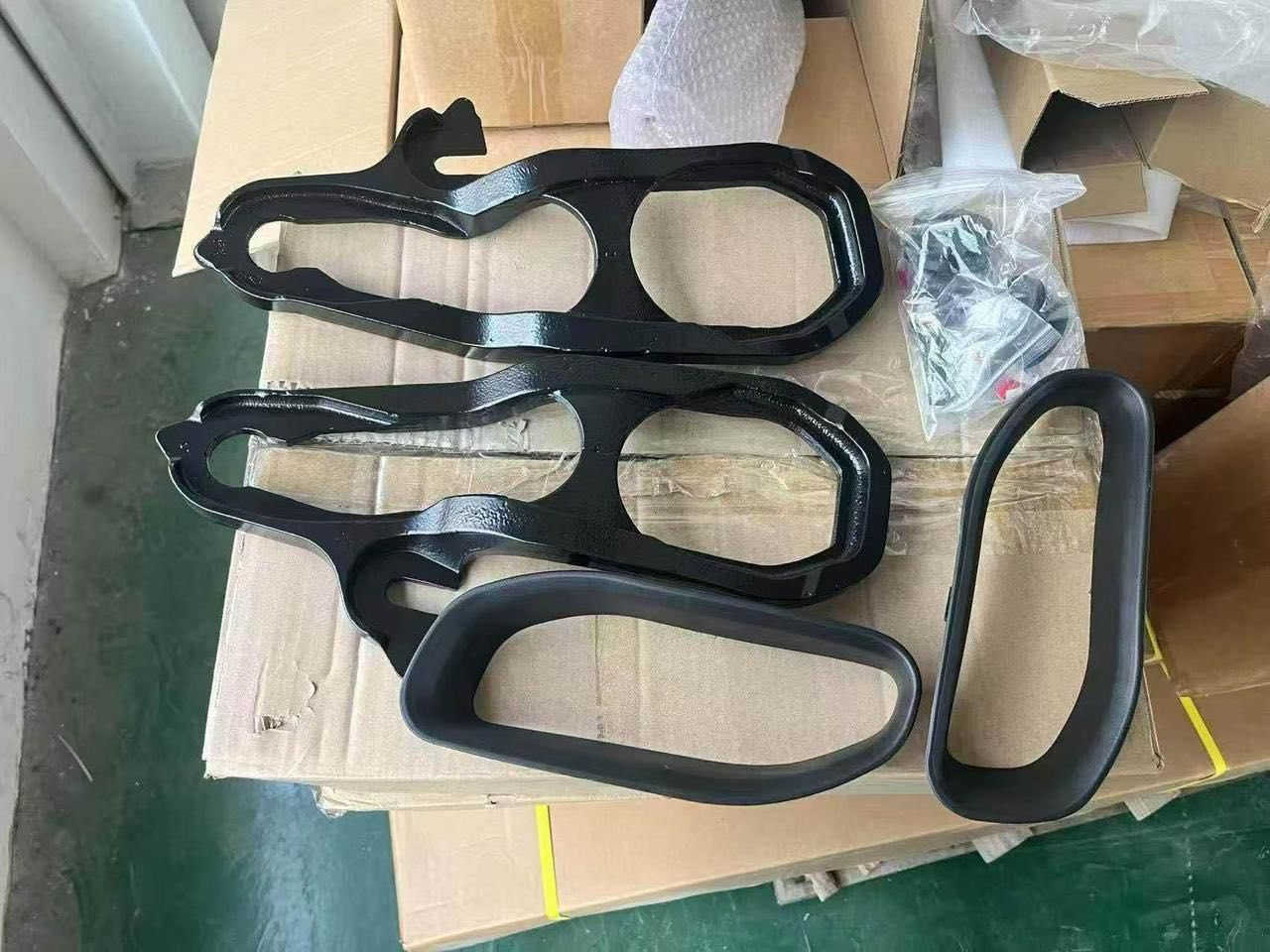 محل تيسير يوكن ***********
هوكات حديد ثقيل / درجه اولى 

هوك دعاميه امامي كامل مع كفرات زوج 
 والبراغي 

رام 2019-2024 

‼️متوفر لون اسود و ( ستيل ) 

محل تيسير يوكن 

العنوان : بغداد سنك مقابل كراج ابو طوابق 

*********** 
متوفر توصيل لجميع المناطق والمحافظات
