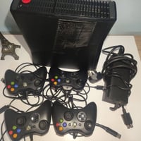 Xbox 360 • ٤ ايد ١٢٠ لعبه • الموصل حي البريد