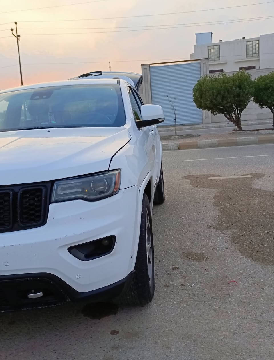 سلام عليكم جيب شيروكي2018 فول موصفات رادرات اماميه  خلفيه 4×4 محرك 8سلندر هيمي تحكمات كشنات تدفئه كشنات اماميه خلفيه 3شاشات مكان ميسان عماره سعر 230 *********** استفسار واتساب
