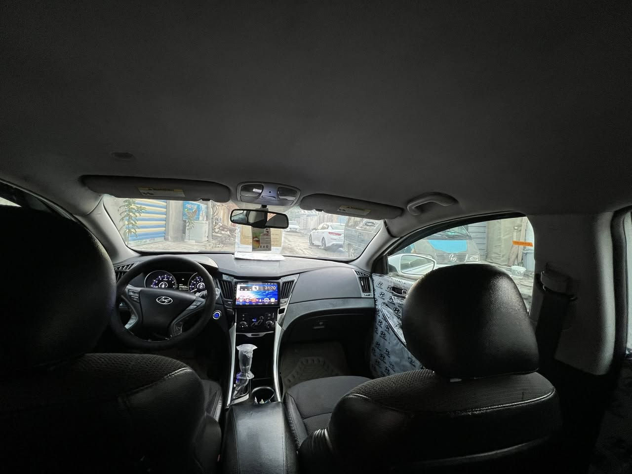 سلام عليكم …
سوناتا ٢٠١١ أمريكي ( مكينة GDi 2400جديدة 

گير جديد وحدادية جديدة السيارة ما ناقصها شيء 

رقم بغداد ( هزة جديدة . لوحات جدد . ب اسمي السيارة ) 

سيارة مال جناااي .. 

السيارة كدام عينك ..  بيها شكم قطعة 

أبيع حزام …  مكان كربلاء طويريج 

الما يعجبه السوك بي أشكال . 

السعر ٩٣ قفل … ❤️‍🔥
***********
