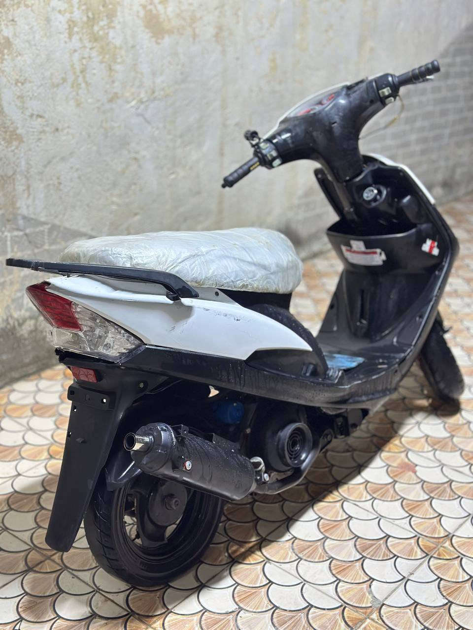 السلام عليكم 
ماكس عدله بوشه 49 مكينه خرسه شلعه معدل نضافتها كدامكم كهربائياتها شغاله بيها نواقص بسيطه كلش سعرها 400 وبيها مجال مكاني حله محاويل /حي 17 رقمي ***********اتصال فقط
