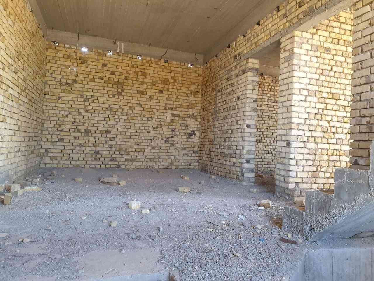 🏠 هيكل للبيع - طابقين بتصميم عصري وموقع مميز 🏠
📍 الموقع: أرض العامري - مجمع إسكان الصحة.
📐 المساحة: 200 متر مربع.
تفاصيل البناء:🔸 الطابق الأول:
• غرفتين نوم واسعة.
• هول داخلي (صالة).
• غرفة استقبال مستقلة.
• الملحقات الخدمية (مطبخ وحمام).
🔸 الطابق الثاني (نظام سويتات):
• يتكون من جناحين (سويتات عدد 2).
• ميزة التصميم: إمكانية دمج السويتات لتكون شقة واحدة واسعة، أو فصلهما تماماً للحصول على وحدتين منفصلتين (مثالي للاستثمار أو العائلات الكبيرة).
✨ المميزات:
• موقع هادئ وضمن مجمع سكني مخدوم.
• خريطة بناء حديثة تستغل كل شبر من المساحة.
• هيكل متين وجاهز لإكمال التشطيبات حسب ذوقك الشخصي.
📞 للتواصل والاستفسار:
يرجى الاتصال على الرقم: (***********)
#عقارات #للبيع #هيكل_للبيع #إسكان_الصحة #أرض_العامري #عقارات_العراق #بيت_للبيع
