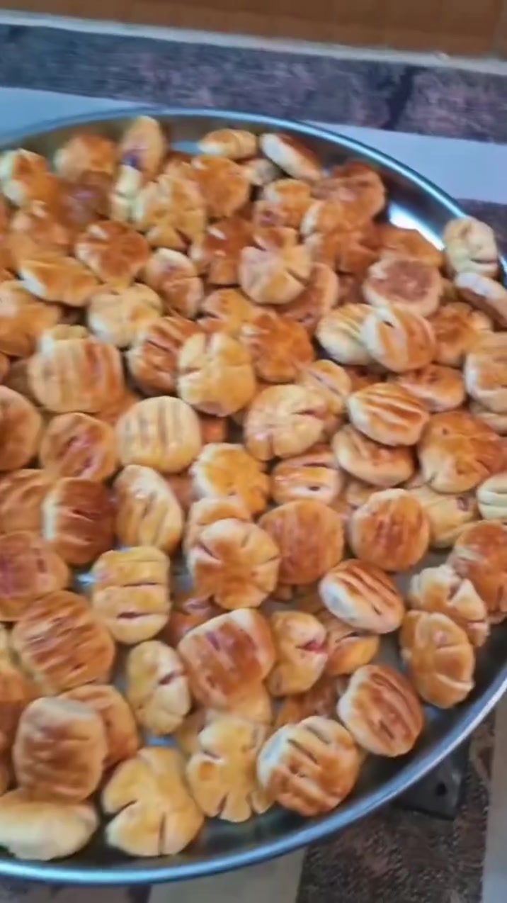 كليجه حار وهش باقي ٣كيلوات كيلو ٥٠٠٠  اكو اليريده يجي خاص او يتصل *********** عنوان خانقين بانميل واكو توصيل داخل خانقين رحم الله والدي اليرفع المنشوره
