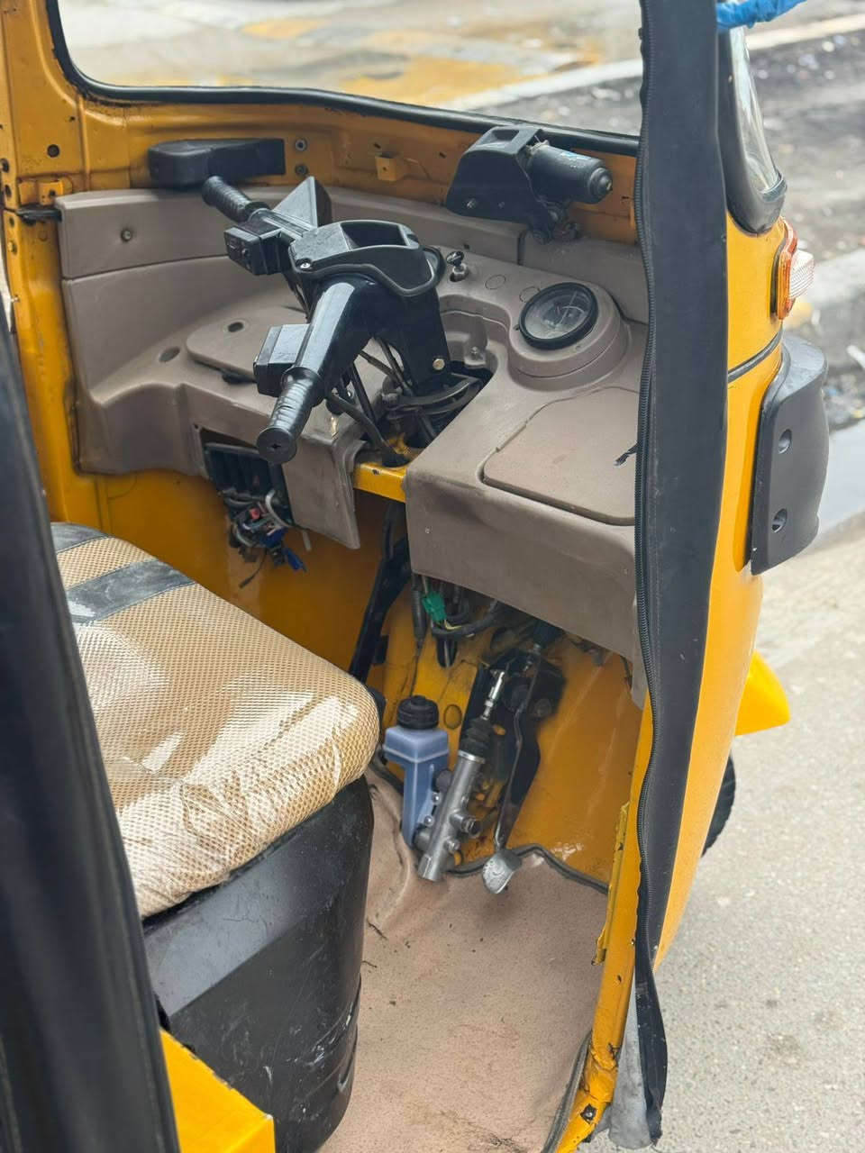 تكتك للبيع موديل 2019 نضيفه معمرة تعمير حلو مرقمه السعر 6000 وبيه. مجال بصيط العنوان الحريه يم جامع المفلش رقم التلفون *********** واتساب***********
