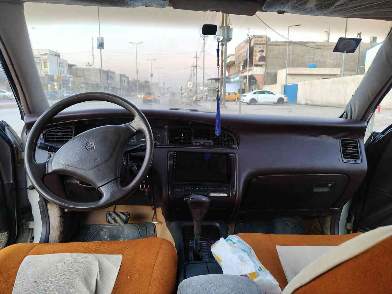 بطة فصل موديل 2000 مكفولة من الضربه والصبغ ونقل جثه وكص بيها بارد فقط بلجاملغ الخلفي مكينه وكير كفالة دواخل جديده تبريد شغال سنتر لوك ريموت سنويه لل 29 باسمي سعر 65 وبيها مجال مكاني ميسان مركز ***********
