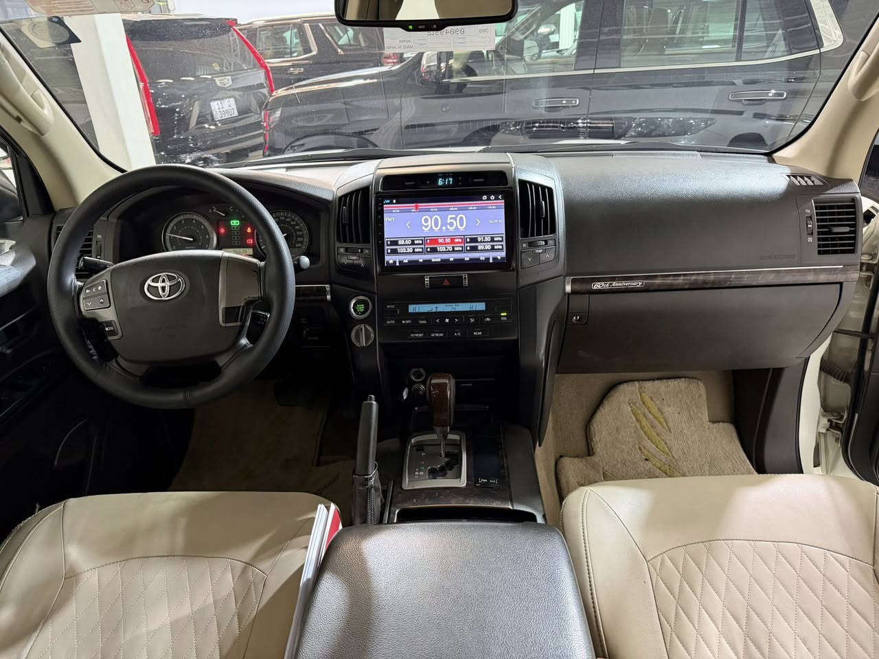 سلام عليكم لاندكروز ٢٠١١
ستينيه مكفوله كفاله عامه
مواصفات ؛ بصمه كراسي اماميه كهربائيه + تشغيل عن بعد 
فتحه وموصفات ستينيه معروفه 
السعر ٣٣٠ ورقه وبيه مجال
للاستفسار ***********
