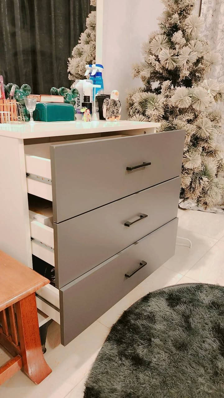 سلام عليكم خوان غرفه نوم جديده وما مستعمله قليل سعرهه 400 رقم ***********
