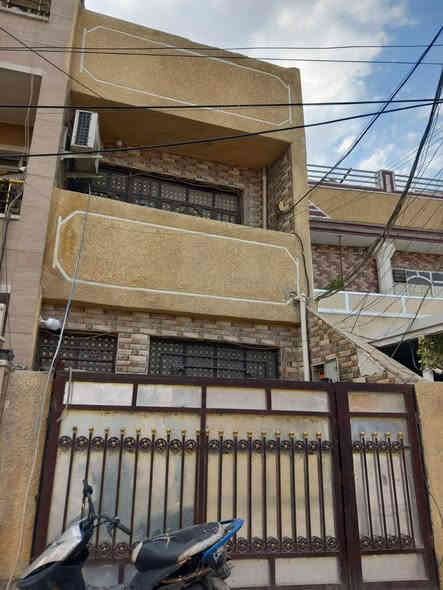 مشتمل ٦٠ م واجهة ٤ م بناء نظيف جداا غرفتين نوم واستقبال وخدمات  الشعب خلف محكمة الشعب السعر ١٢٠ مع المجال للاستفسار ***********
