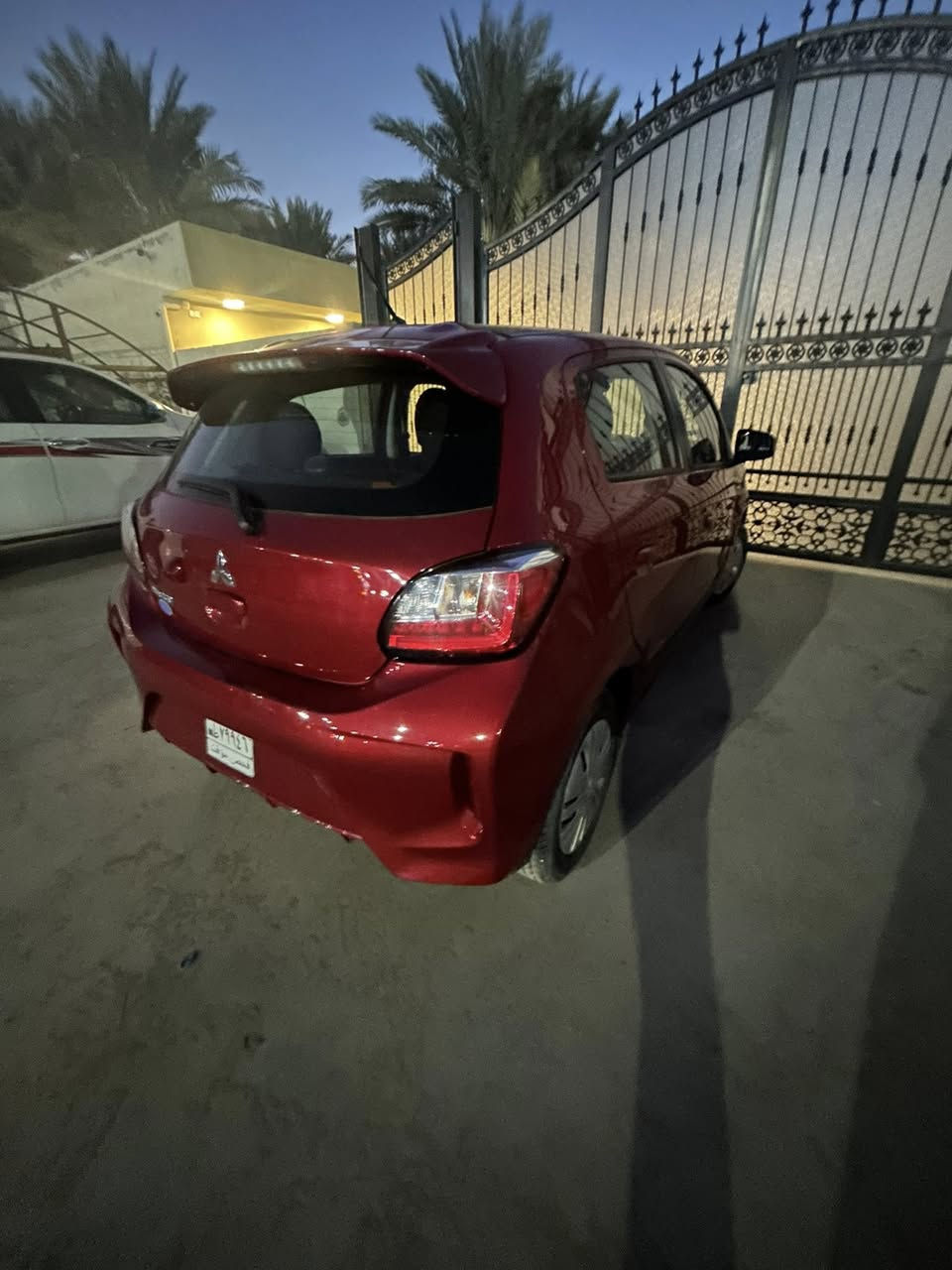 السلام وعليكم 
ميراج موديل 24 رقم فحص موقت 
مواصفات عادية 
ماشيه 50 الف محرك 1200 
حادث جاملغ مصلح بارد 
بدون صبغ  والدعامية نفسه مصلحة 
السعر 90 وبيه مجال بسيط 
الاستفسار عل الرقم 
***********
