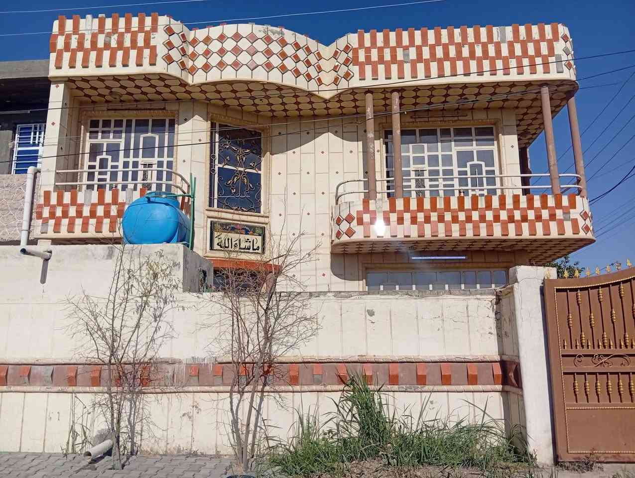 دار سكن للبيع الضباط مقابل جامع الهادي المساحه 170م ركن يحتوي على 3غرف نوم واستقبال ومطبخ اضافه الى هول كبير قريب على الشارع الرئيسي الاستعلام عن السعر وبقية التفاصيل اتصل على مكتب علاء ابو غزوان للعقار الطارميه عمارة ابو صخر 📞 ***********☎️***********مستعدون لنشر عقاراتكم وترويجها على صفحات مكتبنا ومن الله التوفيق للجميع 🌹🥀🥀🥀🥀🥀🏵️🪴🌹
