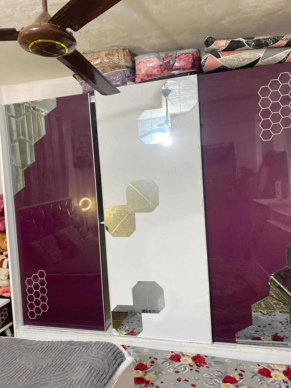 غرفه مستعمله نضيفه لون حلو  من الأخير غرفه مرتبه سعرهه ٣٥٠ بيهه مجال
***********
