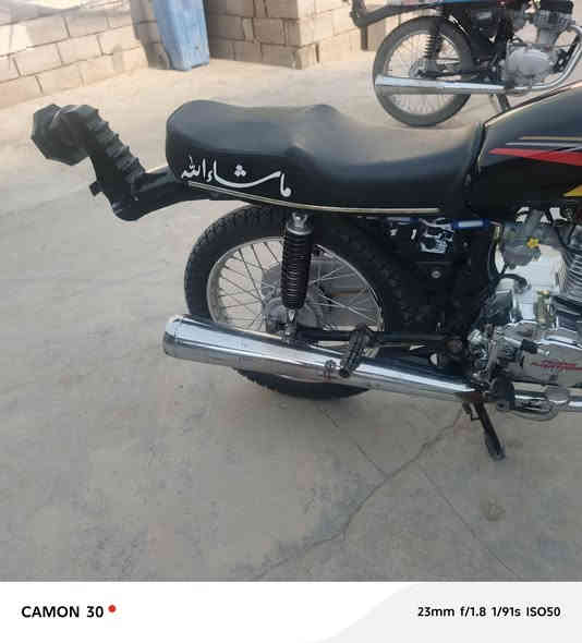 سلام عليكم دراجه للبيع تيربو نضافه 100 محرك ما مفتوح دراجه حلوه سعره 650 وبيه مجال سيبايه مو للبيع مكاني بصره سفوان رقمي ***********
