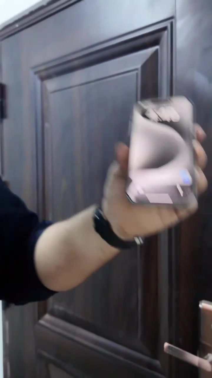 لا تفوت أي زائر بعد اليوم وبسعر رخيص جداً 👌

شوف واسمع وتكلم من موبايلك وين ما تكون!

جرس ذكي بكاميرا HD ورؤية ليلية لحماية 247 🔒

يوصل إشعار فوري أول ما ينضغط الجرس 📲

تركيب سهل وربط سريع خلال دقائق

بطارية قابلة للشحن + وحدة جرس داخلية لاسلكية

حل عملي وأنيق لزيادة أمان بيتك ✨