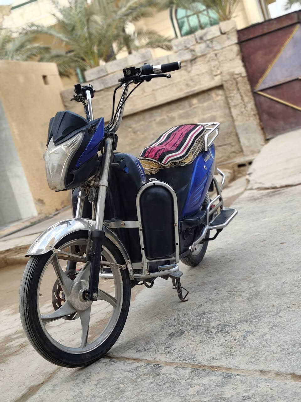 موطور هارلي للبيع 
• الموطور شغّال.

• البطاريات تعبانه (يحتاج تبديل). تكدر اتبدله بطاريات مستخدمه ب 50 الف . يصير يوديك وين ماتريد 

• ملاحظه / بريك الخلفي غير شغال.

• بريك الأمامي شغال✔ 

✨ المواصفات:

✔ بصمة تشغيل

✔ مانع سرقة

✔ سويجين

✔ هورن

💰 السعر: 200 ألف .ابيعلك بسعر كشر .

📍 المكان: الگرمة
تواصل واتس اب:
***********
