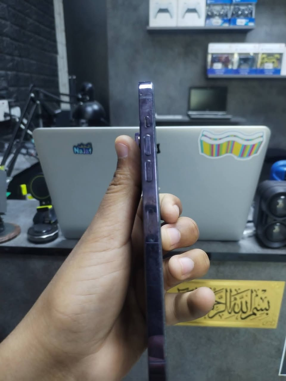 السلام عليكم
ايفون 14 برو ماكس ZA
دبل خط مكفول الجهاز نضافة 100/100 
بطارية 85 ذاكرة 256
مكاني نجف


**إذا كنت صاحب هذا الإعلان وتريد حذفه لأي سبب، رجاءا أرسل رسالة إلى الدعم الفني**