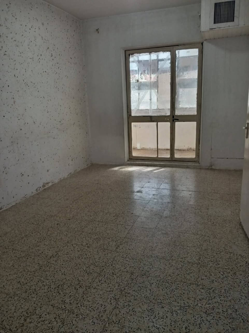 السلام عليكم شقه للايجار شقق الخضراء صندوقي طابق ثاني غرفتين وصالة قرب مدرسة مأرب للاستفسار ***********
***********
