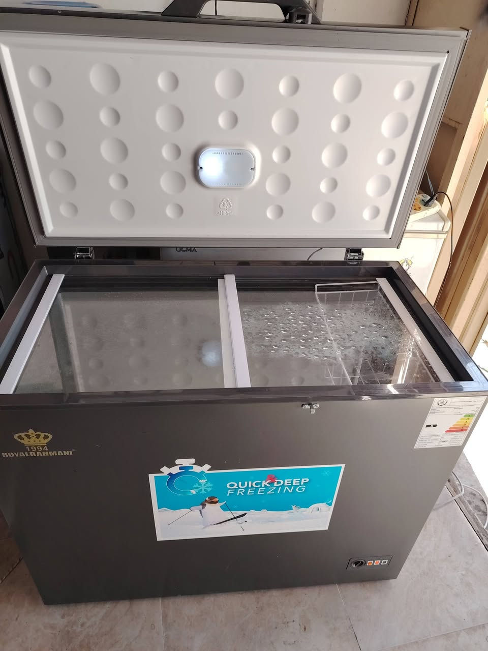 مجمده ١٤ قدم مستخدمه شهر سعر ٢٠٠ الف نهاية العنوان الفلوجة حي المعلمين قرب جامع سعد *********** ***********
