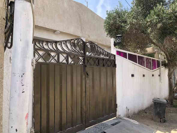 دار للبيع ❗️
مساحة ١٣٥ م
عرض ٩ م نزال ١٥ م
.
يحتوي على 
⛔ 2 غرفة نوم
⛔ استقبال حديث بسقف ثانوي
⛔ مطبخ كبير
⛔حمامات ثنين خارجية +2 داخلية
⛔ كليدور 2
⛔ترك خلفي وكراج وسطحين
⛔الكاشي بورسلين حديث
 .
📍الموقع
 حي الجهاد مقابل شرطة نجدة حي الجهاد محلة ٨٩١ زقاق 52

 💵 السعر 260 مليون وبي مجال للمشتري

للاستفسار الاتصال على رقم📞
***********
