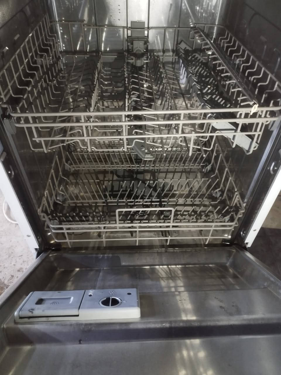 سلام عليكم غسالة صحون سامسونج شغاله ع فحص حله شارع ٨٠ السعر ١٢٥ /***********
