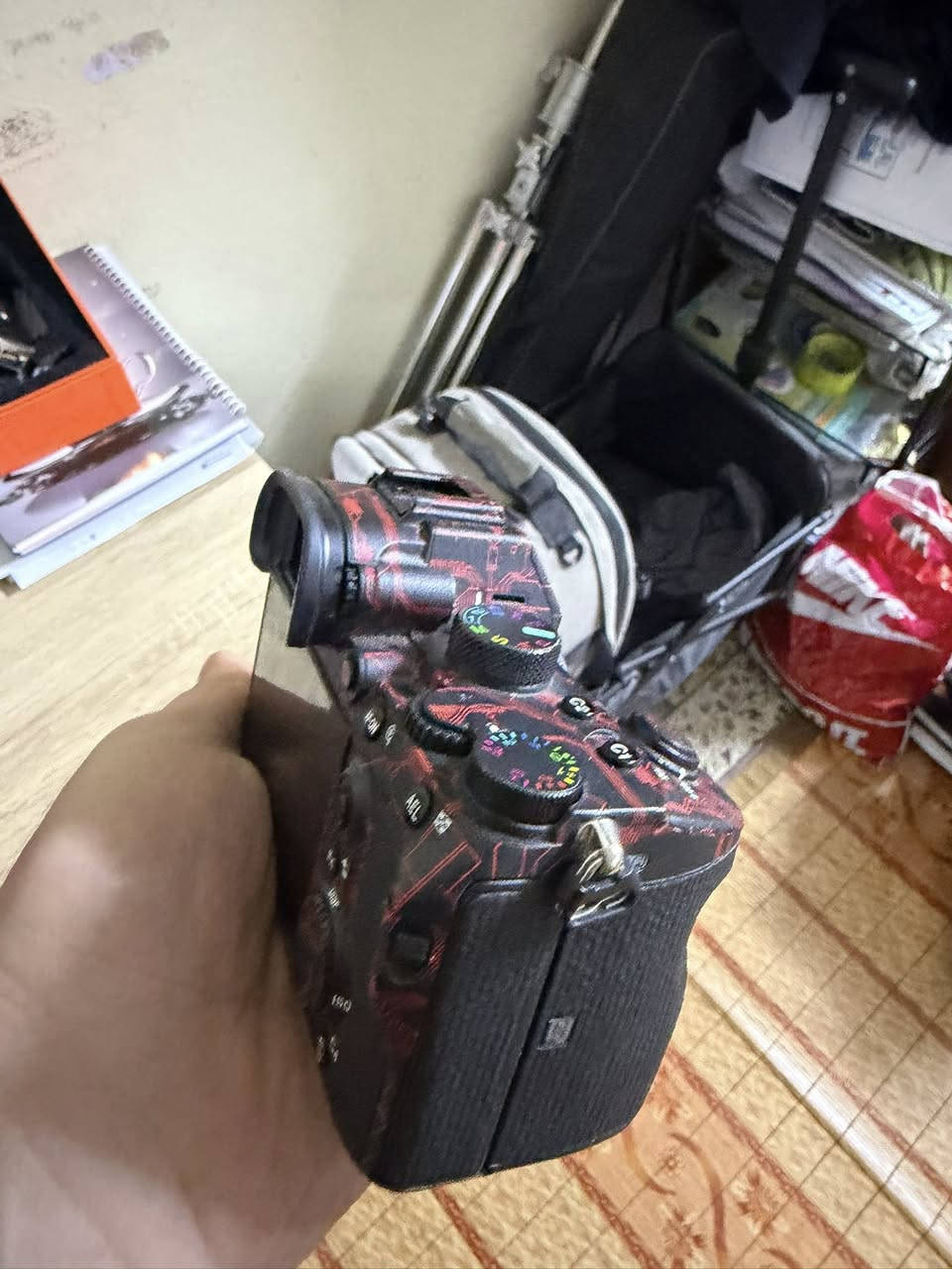 بدي a7iii للبيع جديد ونظيف ١٠٠٪؜
شتر ٢٦٩٠ مع كارتونه وبطاريه وشاحنة وكامل مكمله التخدمه يراسلني 
*********** 
***********
