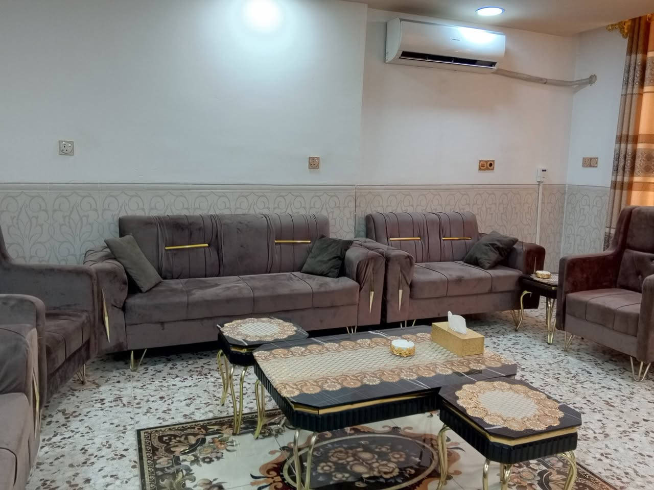 السلام عليكم تخم للبيع اخو الجديد
السعر 350 وبيها مجال 
***********
