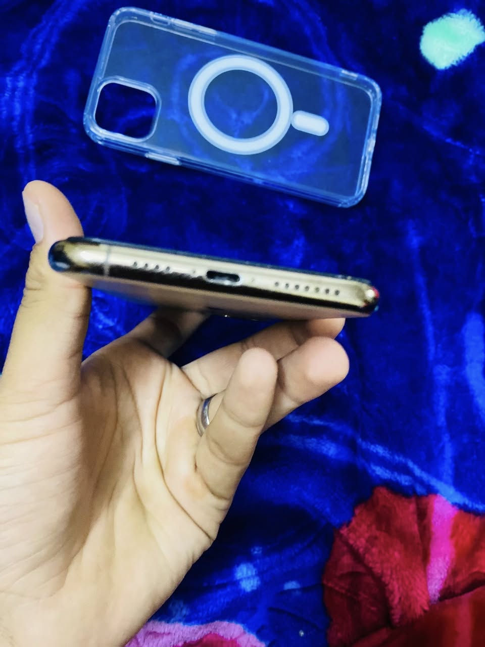 سلام عليكم     ايفون11pro max
لون ذهبي ذاكره 256.    بطاريه 73

جهاز كبس مامفتوح فقط فيس ايدي واكف 

سعره300وبي مجال بسيط _ملاحضه مكاني بيجي توصيل تكريت وبيجي موجود _هـ***********
