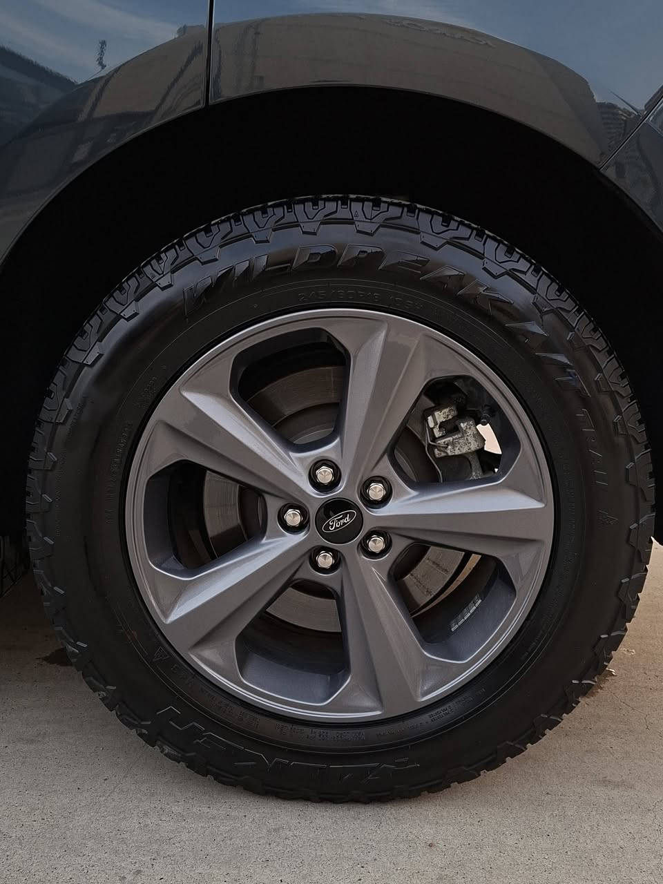 بسم الله الرحمن الرحيم 
‏FORD EDGE 2024   SEL AWD
ترقيم جديد بسمي السيارة 

الموديل : 2024

السعر :205 $$

حجم المحرك : 4 سلندر (2.0L)

العداد :  31 آلف  مايل 

"ملاحظة السيارة بدون صبغ بدون تبديل بدون ايرباك رقم شاصي موجود بالمنشور 

المواصفات : SEL
داخل لونين
دبل اكسل AWD
بصمات ابواب  
شاشه سوني لمس كبيره 
كراسي تدفئة  
كراسي امامي كهربائي  
كراسي جلد  
حساسات خلفية 
تشغيل عن بعد 
تحكم استيرن جهتين 
منافذ  امامي و خلفي USB +Type-C
بصمة ترحيب بلاجيكتور 
تبريد خلفي 
رادار  امامي وخلفي 
كاميرة خلفية 
كشافات اوتو ستوب 
بعد هواية مواصفات السياره حيل نضيف جاهزه هزة فحص رقم سنوية جديد بسمي السيارة مكاني سليمانية سعر 205للستفسار اكثر ***********
