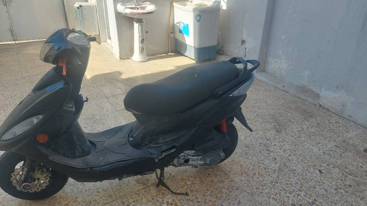 السلام عليكم دراجه كامكو جي 4 للبيع كهربائيات كلها شغاله نقرا سلف دراجه تجفيت اصلي كل نقص ما بيهم لا بخار ولا تنقيص شلعه ومعدل فول السعر 300 قفل مكاني نجف حي الميلاد  ***********
