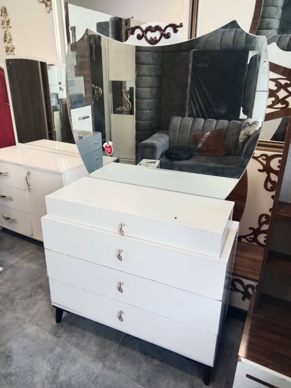 غرفة نوم للبيع 7 قطع مع شد ونقل ودوشك واصل داخل اربيل سعر 450 للتواصل ***********
