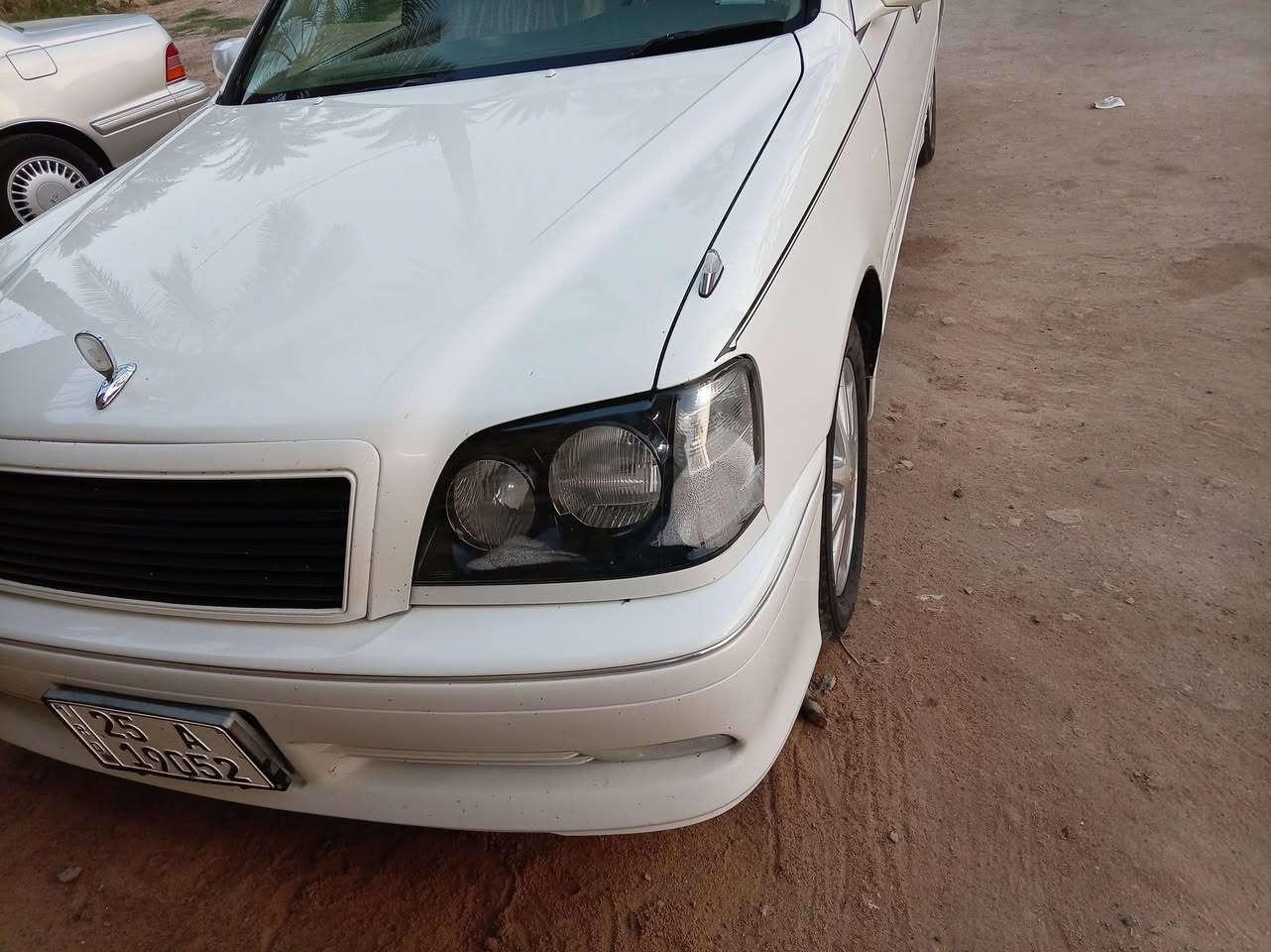 عندي لايت أبو عيون ريد مراوس لايت كرستال جيد حتا نطي فرق عنده لا قصر ***********
