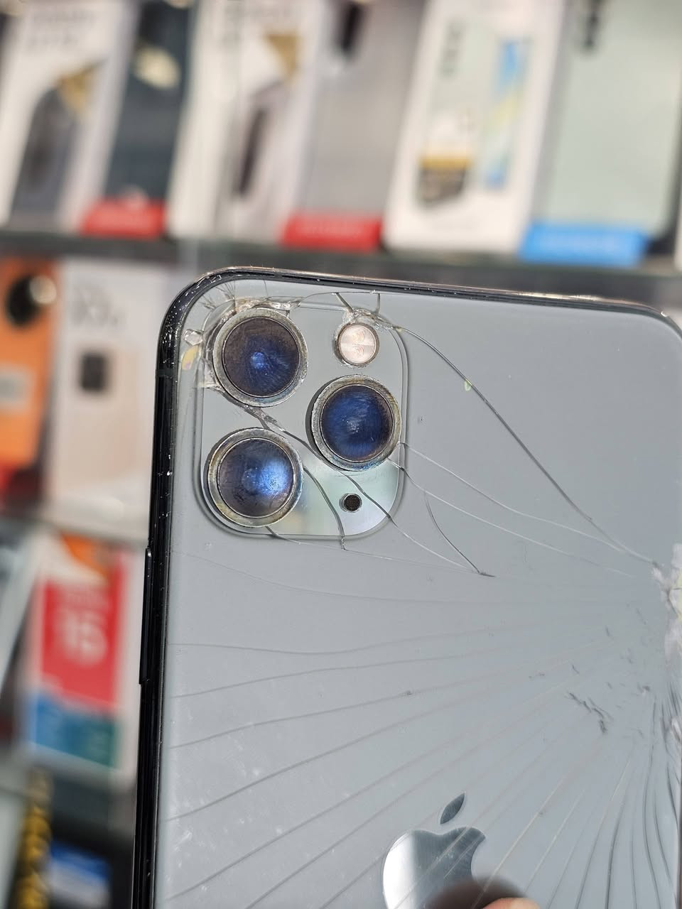 📱 آيفون 11 برو ماكس - لون زيتوني 🫒
📦 الجهاز على الوكالة
🔧 غير مبدل بأي قطعة
💯 جميع المميزات شغالة 100%
🔓 Face ID شغال
🔋 البطارية 71%
🇺🇸 نموذج أمريكي

📌 ملاحظة: كسر بسيط بزجاج الظهر فقط، أما الجهاز فحالته ممتازة وجميع وظائفه شغالة.

💰 للاستفسار عن السعر مراسلتنا على الماسنجر.

📩 حياكم الله 🌹🫶📱✨🔋💯🇺🇸


**إذا كنت صاحب هذا الإعلان وتريد حذفه لأي سبب، رجاءا أرسل رسالة إلى الدعم الفني**